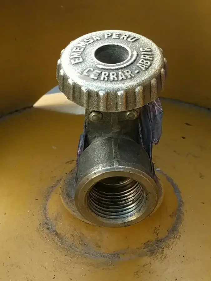 Close photograph of a propane cylinder valve opening with internal POL threads